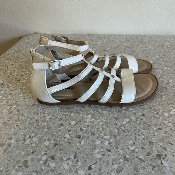 Life stride Soft System 7 1/2 White Strappy Sandals - Picture 1 of 7